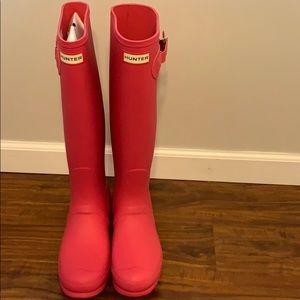 Brand new hunter size 9 women’s . Color is pink.
